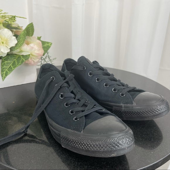 Converse Black Low Top Sneakers Unisex M -8 W- 10 - Picture 2 of 16